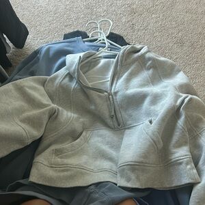 Lulu quarter zip scuba, light gray color